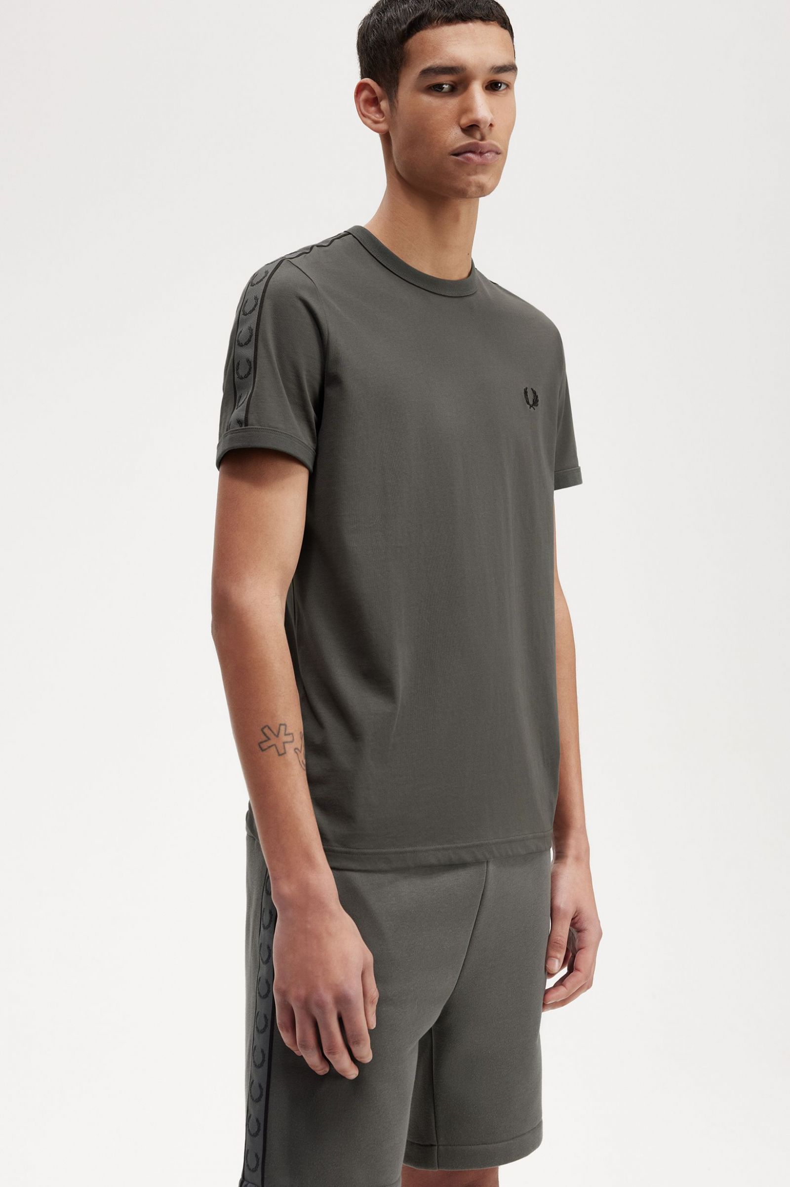 Contrast Tape Ringer T-Shirt Field Green / Field Green