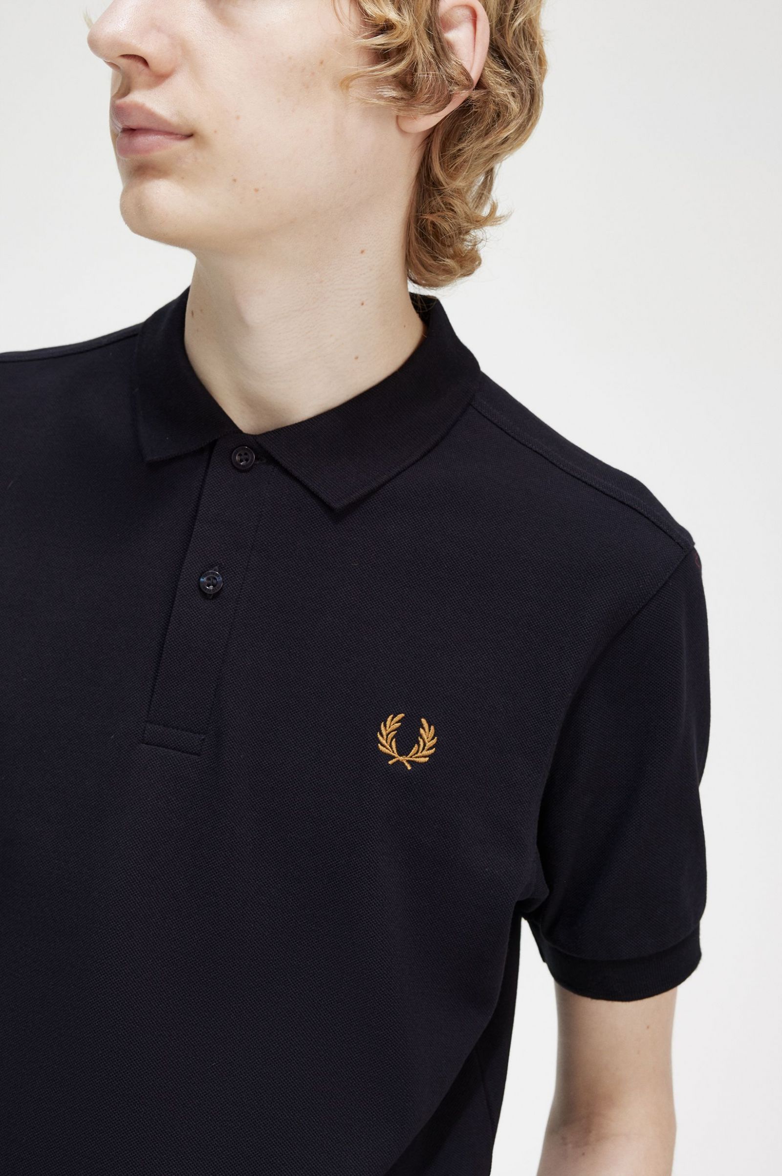 The Fred Perry ShirtM6000 Navy / Dark Caramel