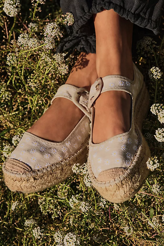 Surfside Daisy Mary Janes Ecru