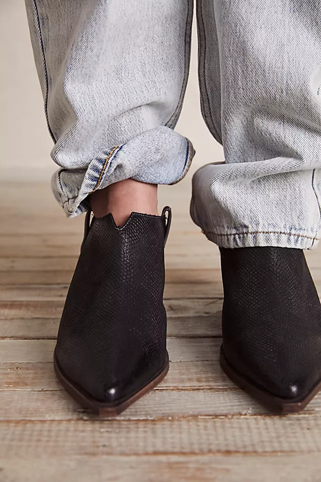 Marfa Mules Washed Black