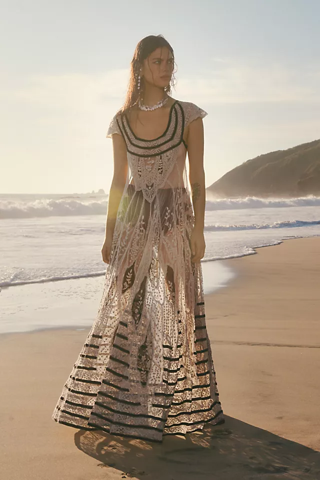 Ethereal Lace Maxi Dress Black / Natural