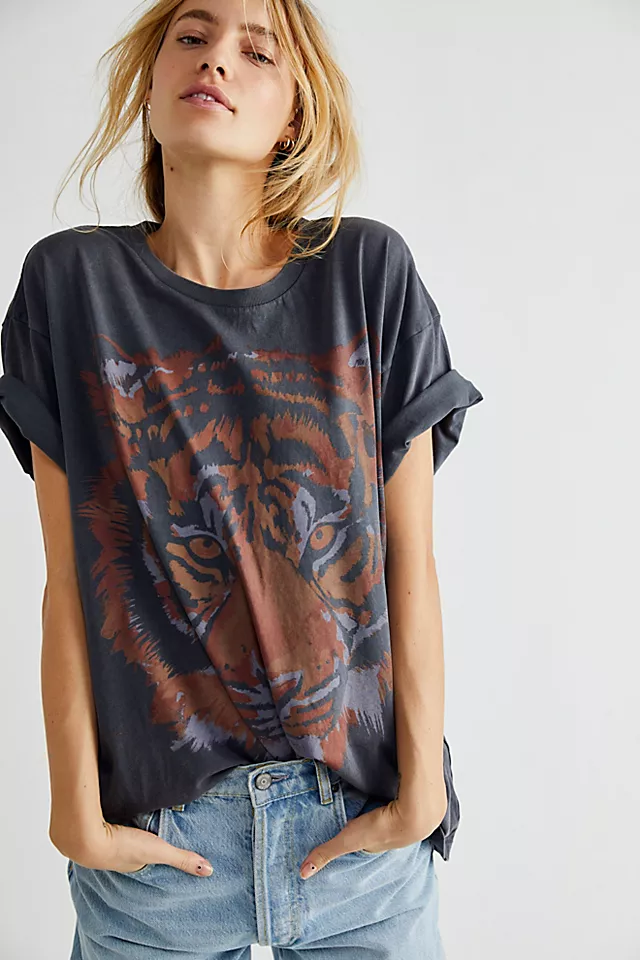 Wrangler Oversized Tiger Tee Washed Black