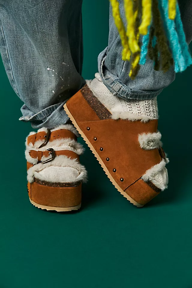 Rule Breaker Sherpa Flatform Sandals Chestnut