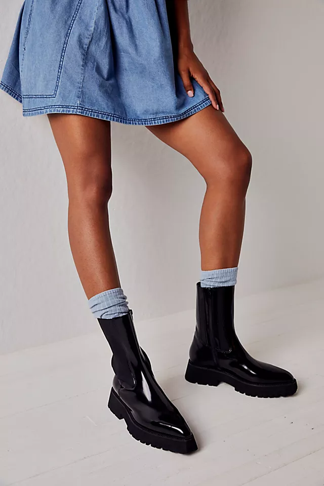 Colby Chelsea Boots Black Box