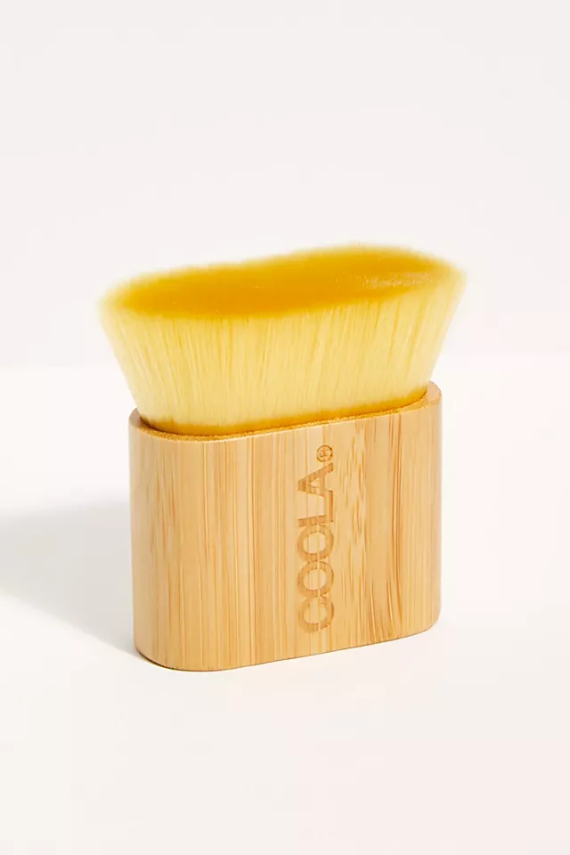 COOLA Kabuki Body Brush One