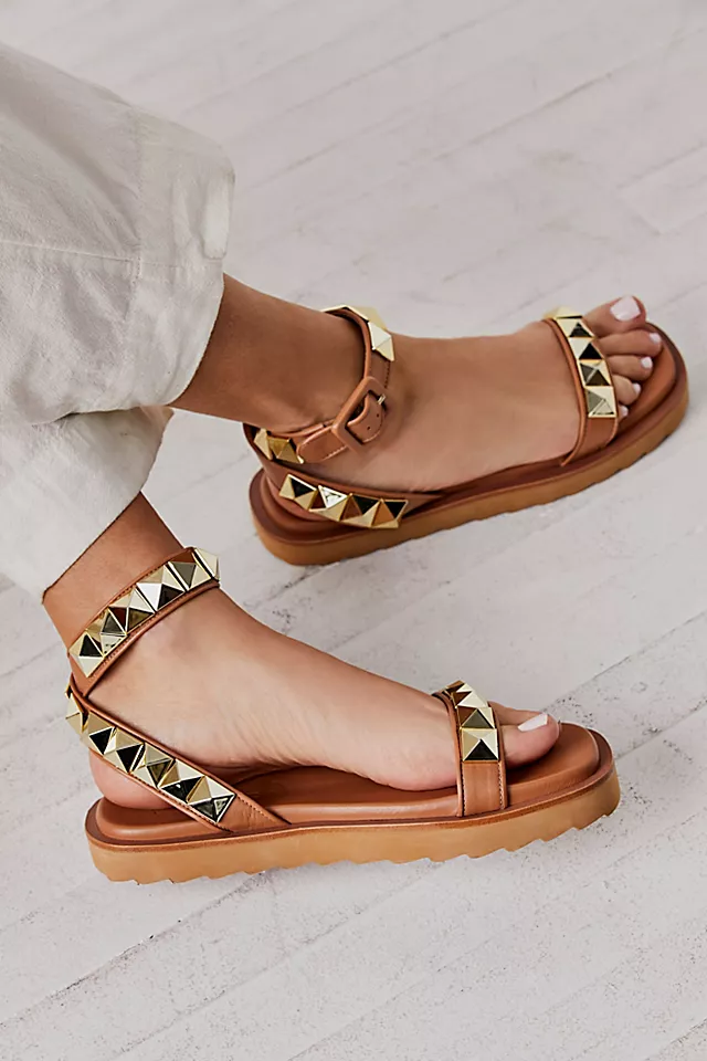 Leon Studded Sandals Tan / Gold