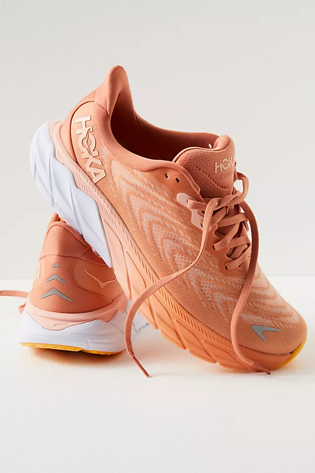 HOKA Arahi 6 Sneakers Sun Baked / Shell Coral