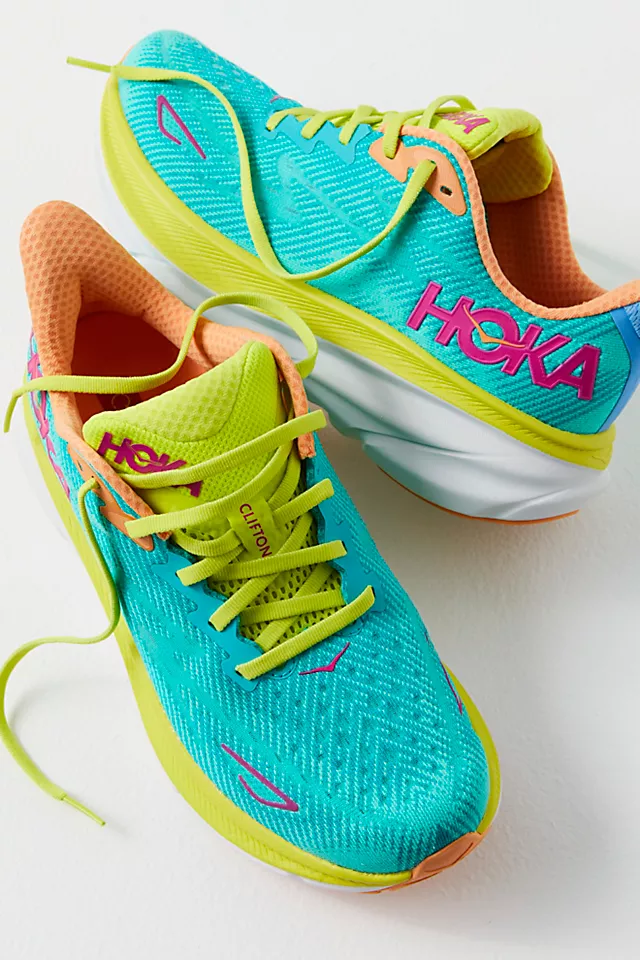 HOKA Clifton 9 Sneakers Ceramic / Evening Primrose