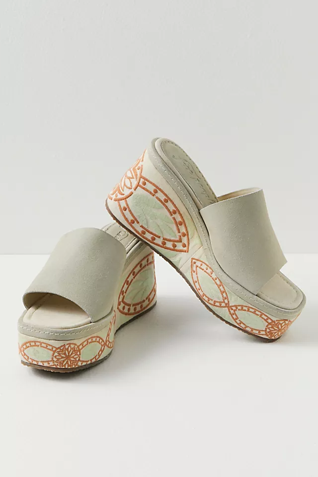 Tomorrow Wedge Platforms Natural Sand