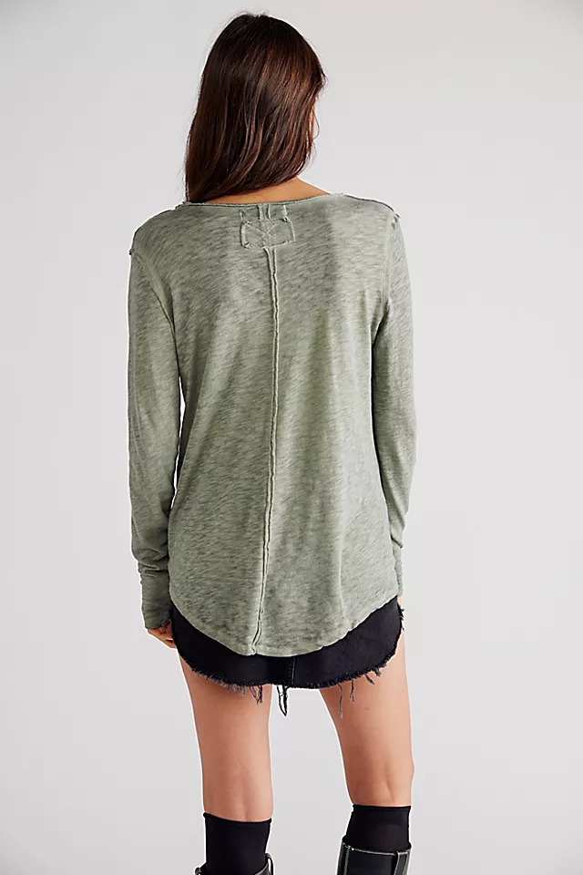 It's A Secret Tee Verde