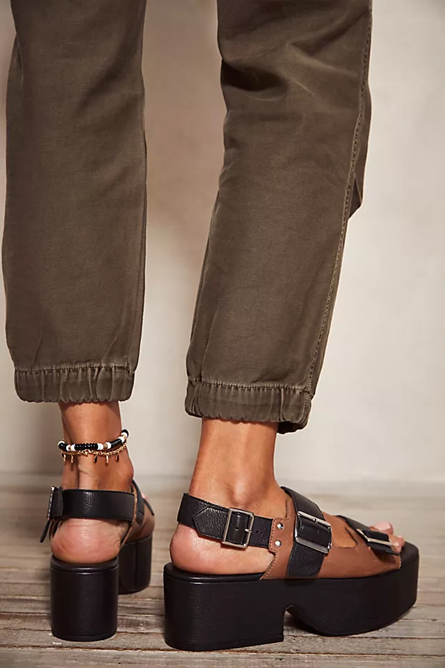 Follow Your Own Path Platform Sandals Black / Tan