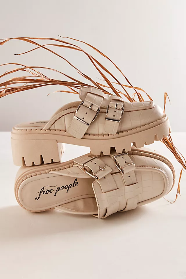 Buckle Lyra Lug Loafers Off White