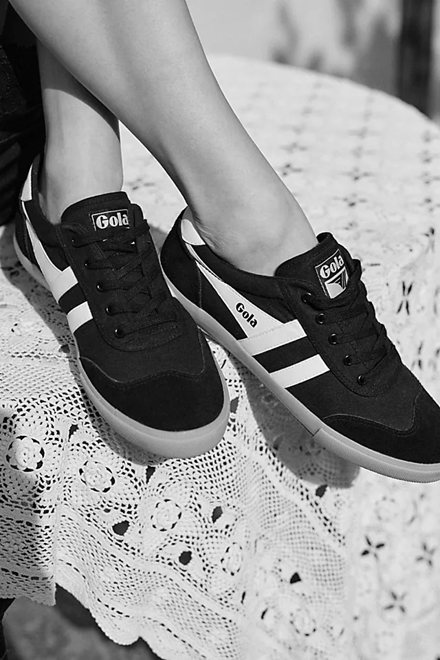 Gola Badminton Court Sneakers Black / White