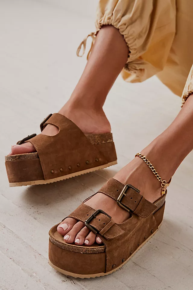 Rule Breaker Flatform Sandals Fawn