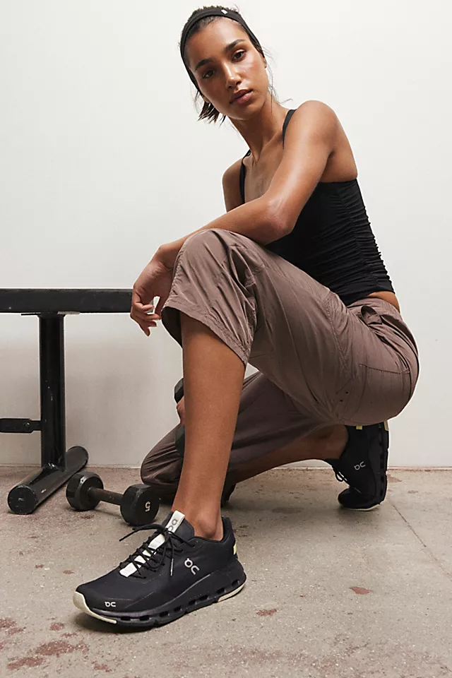 On Running Cloudnova Form Sneakers Black / Hay