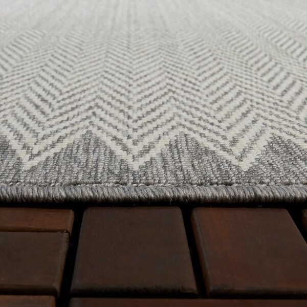 Pearson Chevron High-low Indoor/Outdoor Area Rug