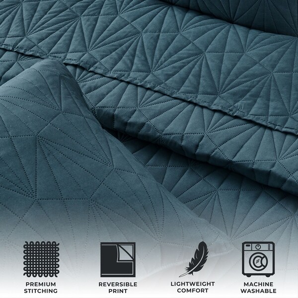 Premium Geometric Pinsonic Microfiber Quilt Set With Shams