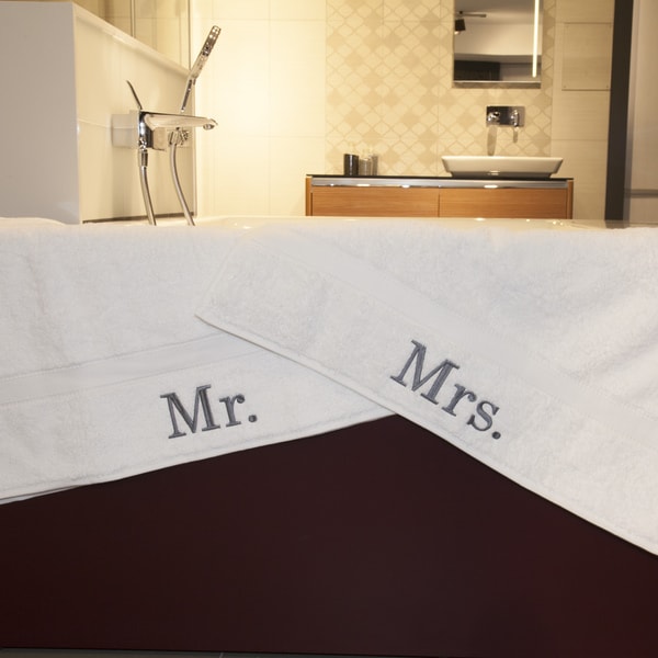 Authentic Hotel and Spa Embroidered 'Mr.' and 'Mrs.' Turkish Cotton Hand Towel (Set of 2)