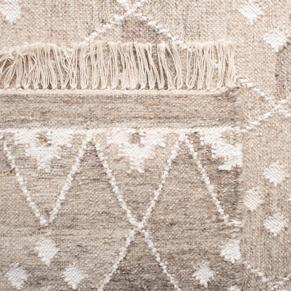 SAFAVIEH Handmade Natural Kilim Domiziana Wool Rug with Fringe