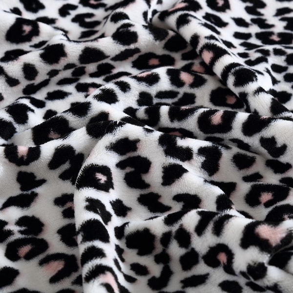 Betsey Johnson Betseys Leopard Pink Ultra Soft Plush Blanket
