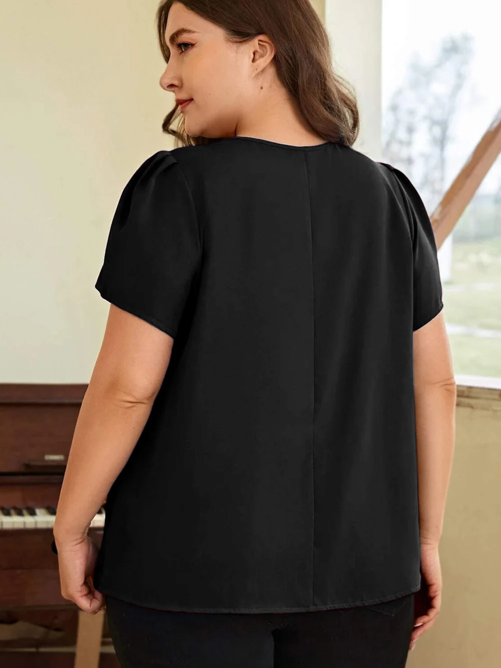 Chic Black Keyhole Pleated Plus Size T-Shirt