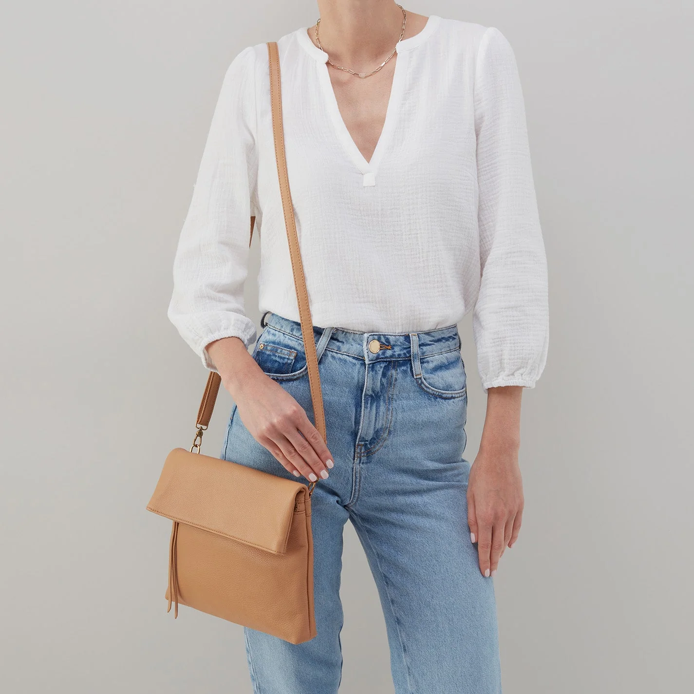 Draft Crossbody in Pebbled Leather - Sandstorm White