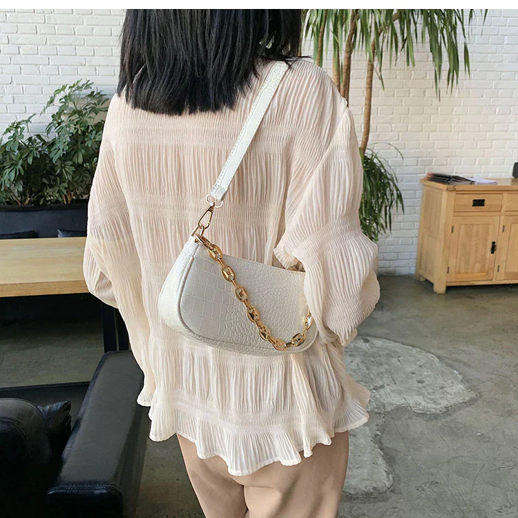 Ladies baguette shoulder bag