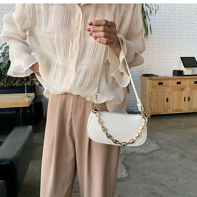 Ladies baguette shoulder bag