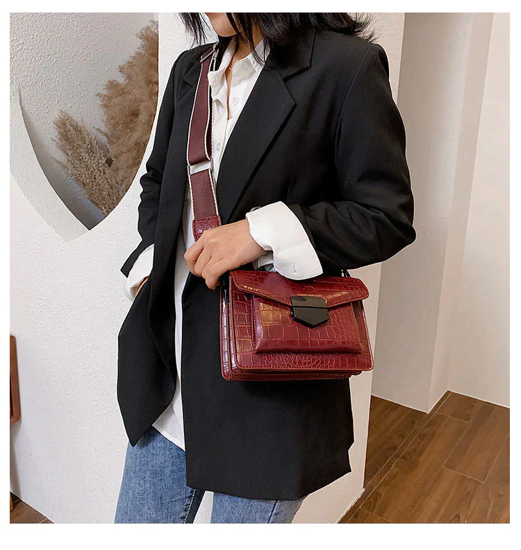 Ladies messenger bag with front pocket