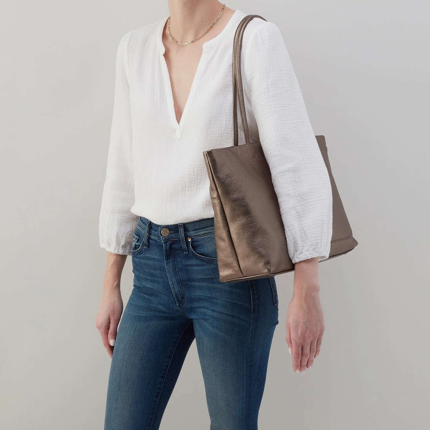 Tripp East-West Tote in Pebbled Metallic Leather - Pewter - Sandstorm