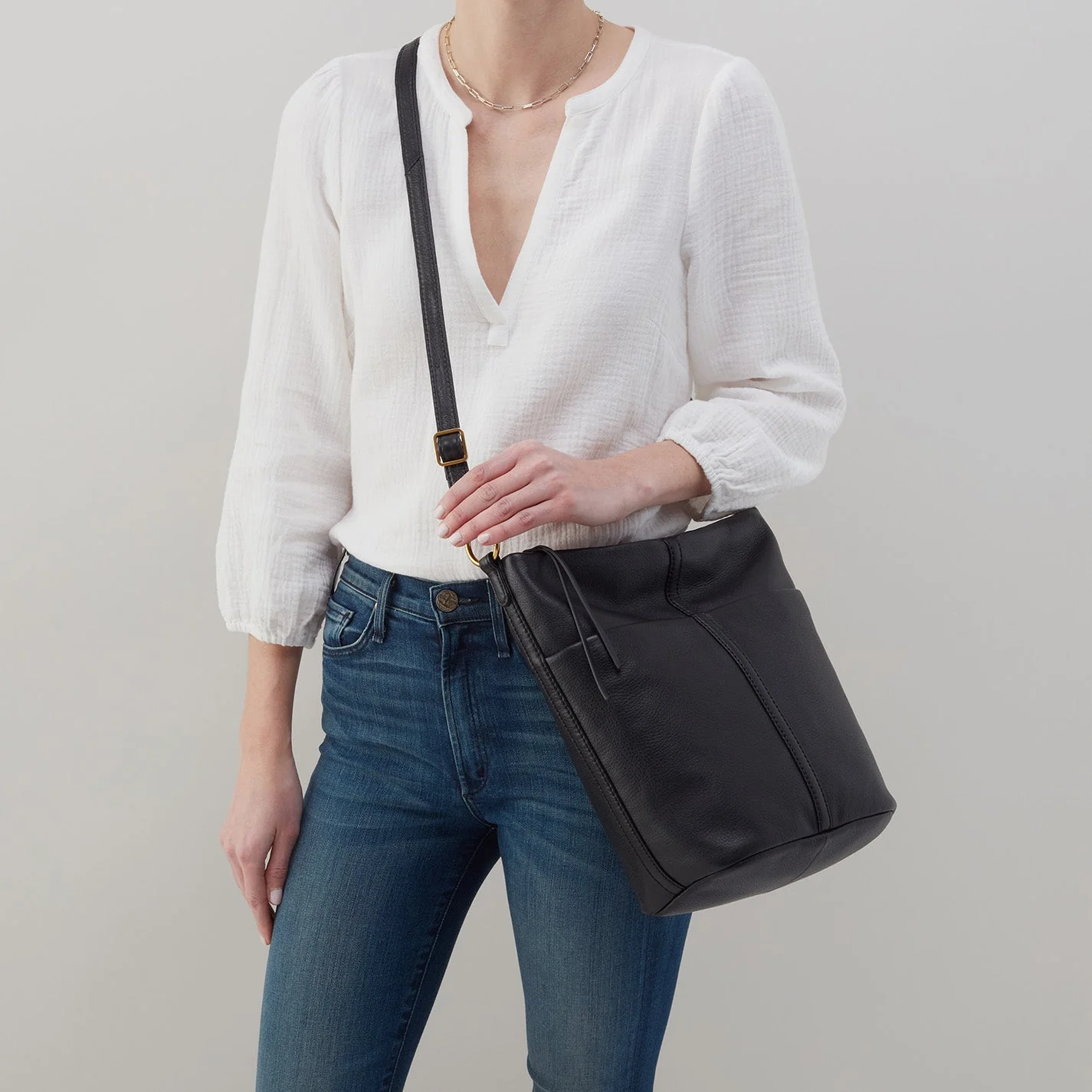 Fern Bucket Crossbody in Pebbled Leather - Black Chalk