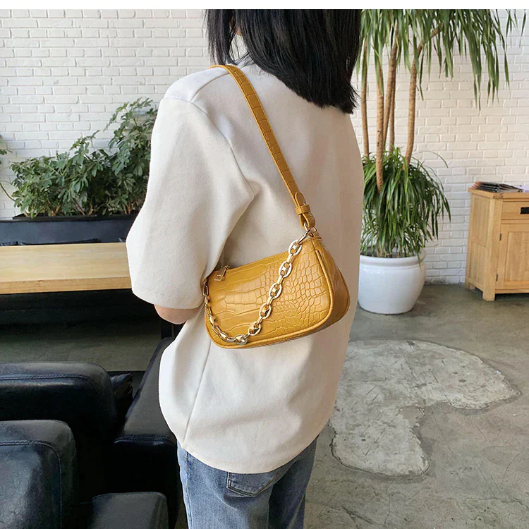 Ladies baguette shoulder bag
