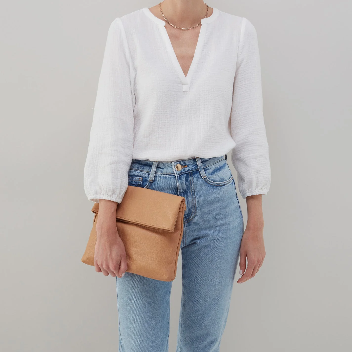 Draft Crossbody in Pebbled Leather - Sandstorm White