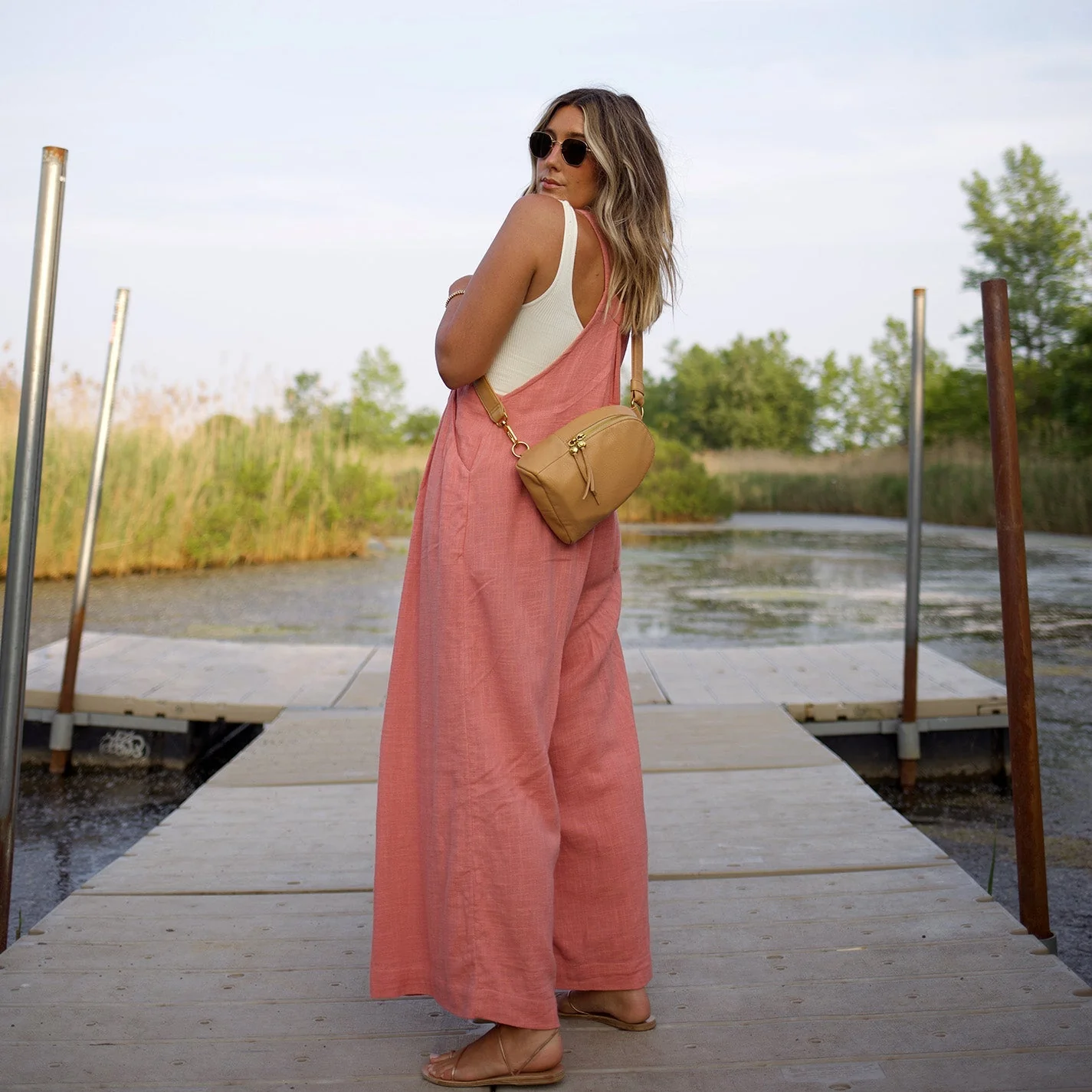 Fern Sling in Pebbled Leather - Sandstorm- Black