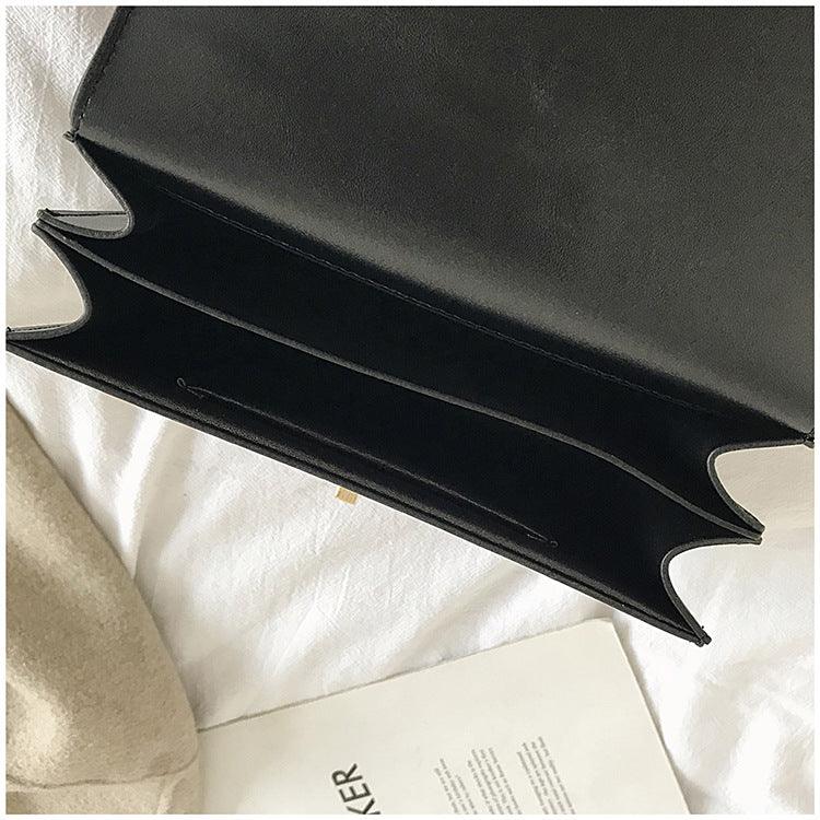 Ladies crossbody messenger bag with chunky chain detail