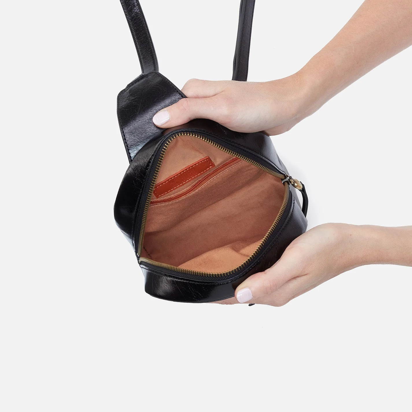 Dillon Sling in Polished Leather - Black Desert