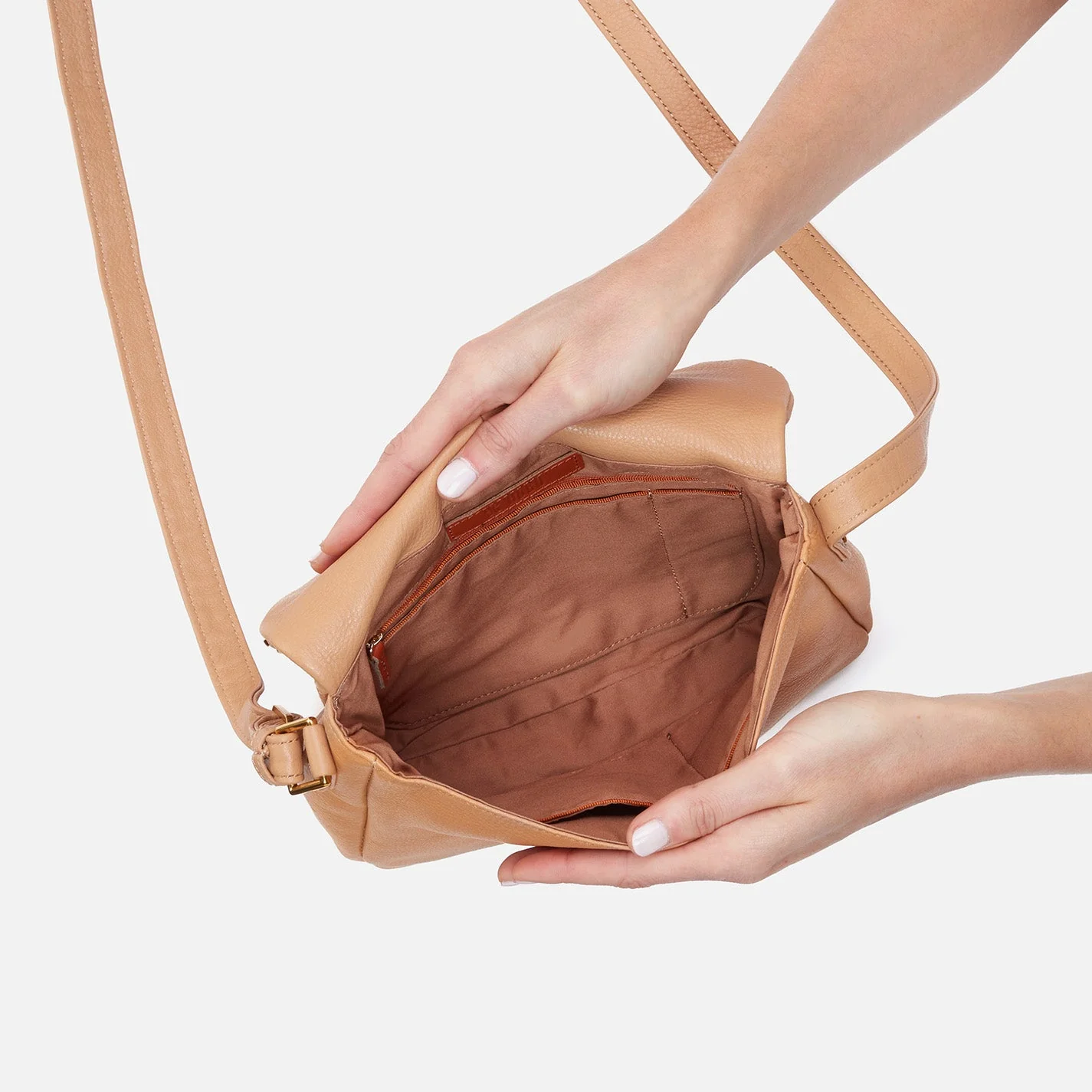 Fern Messenger Crossbody in Pebbled Leather - Sandstorm Gold Leaf