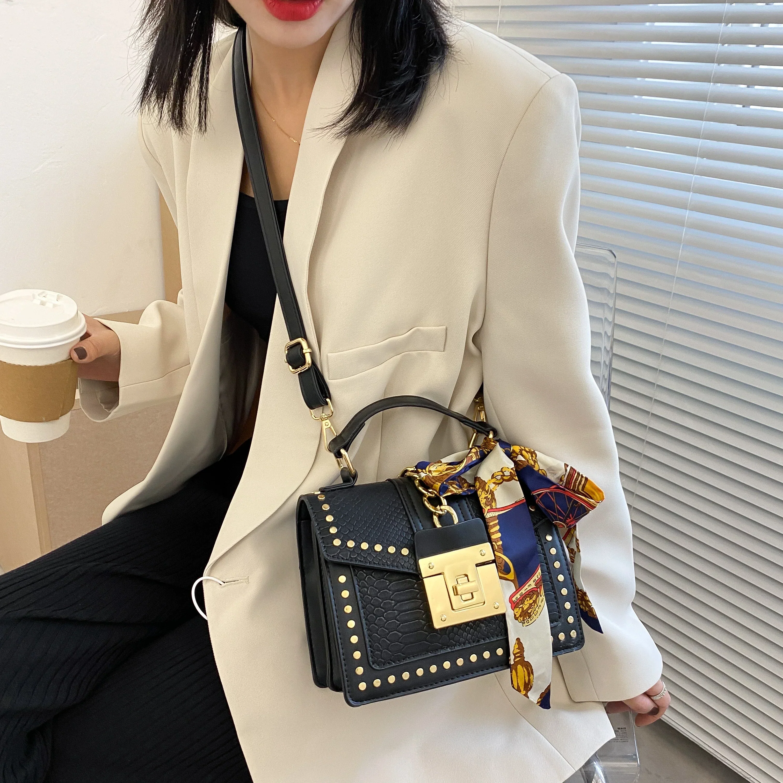 Ladies messenger bag w-thick gold chain detail & bag scarf