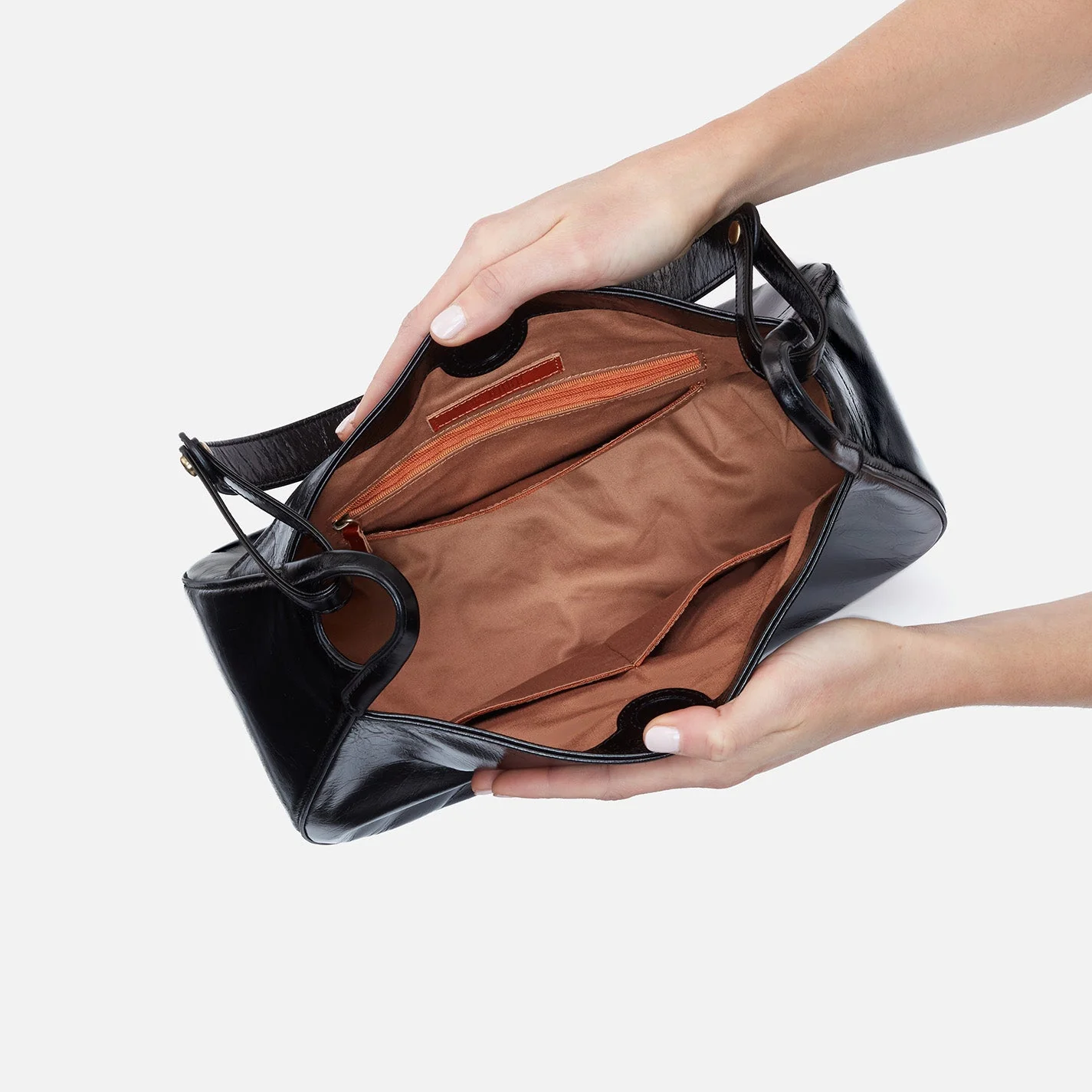 Arla Shoulder Bag in Polished Leather