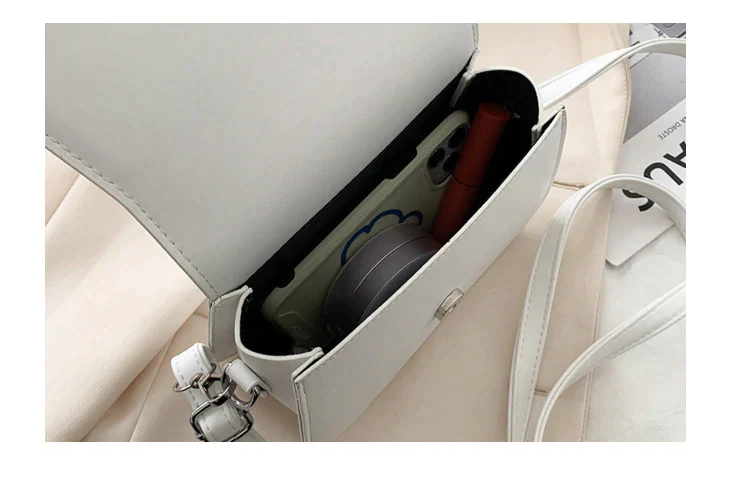 Ladies messenger flap bag