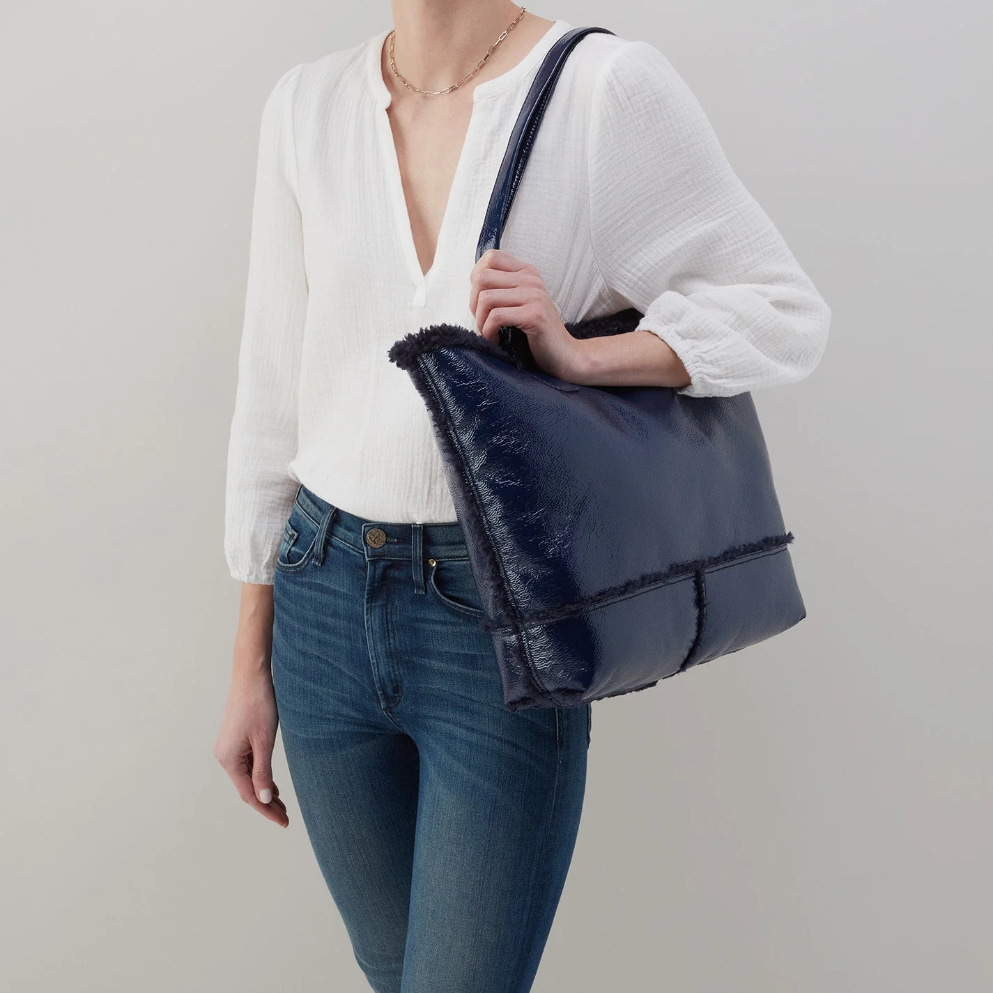 Hobo Shopper Tote in Pebbled Patent With Faux Shearling - Deep Indigo