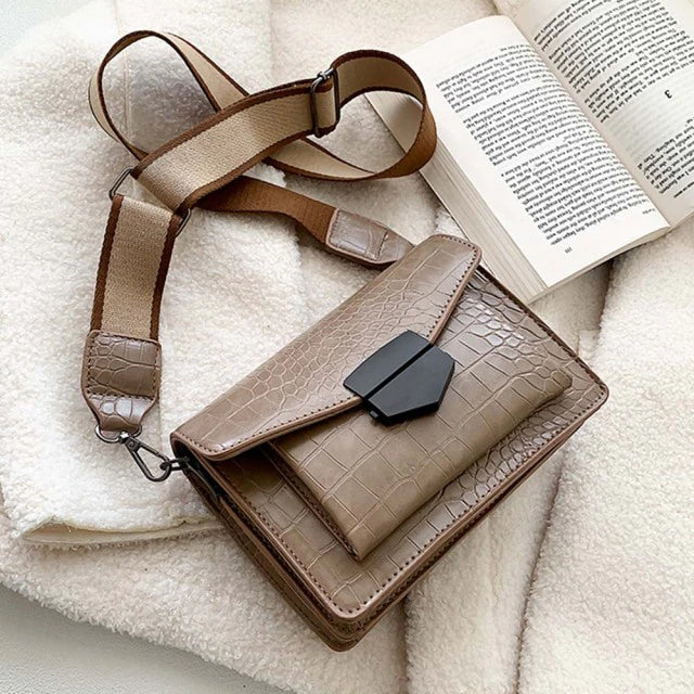 Ladies messenger bag with front pocket