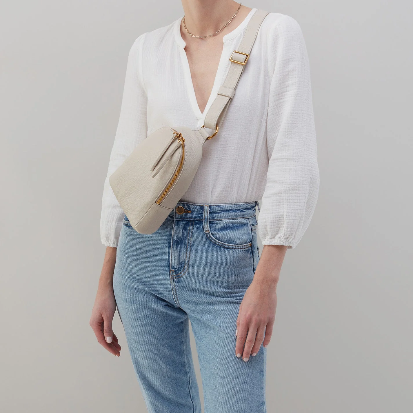 Fern Sling in Pebbled Leather - Chalk- Black