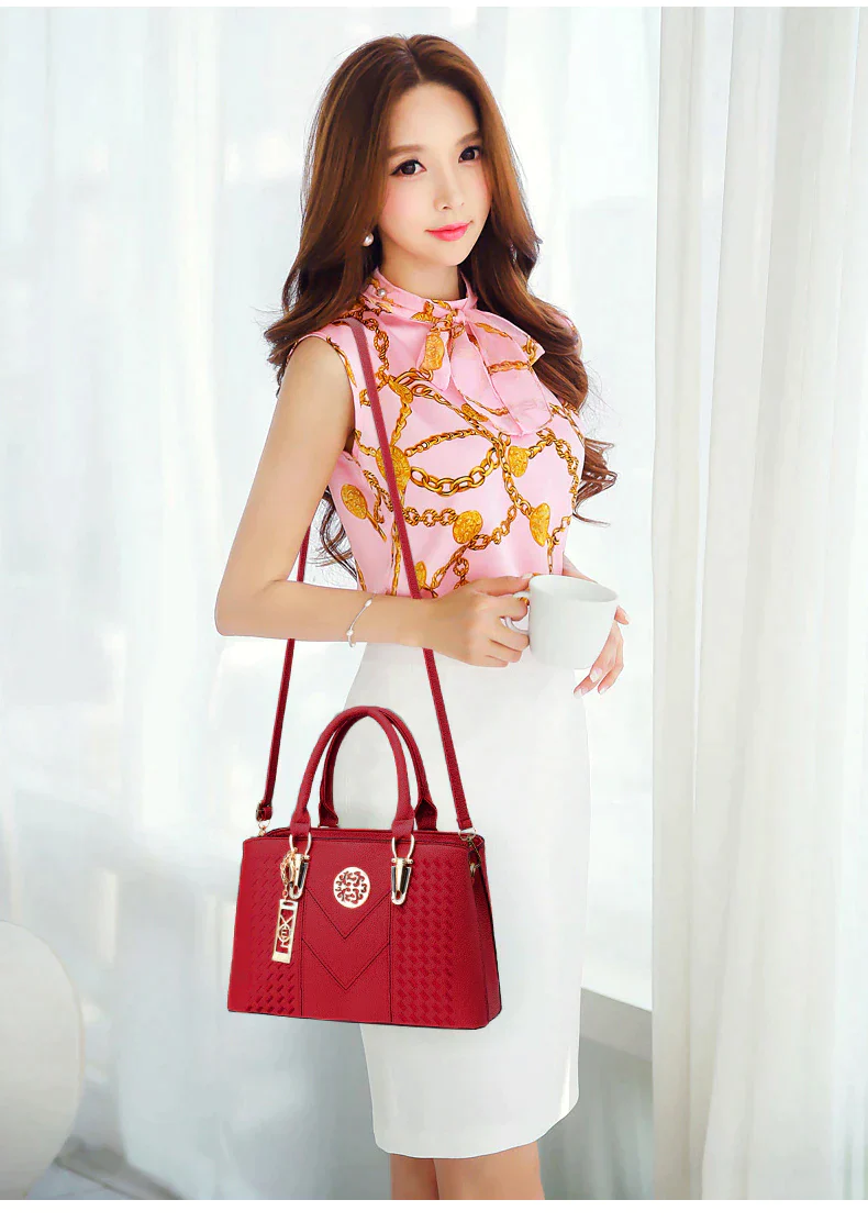 Ladies luxury tote handbag w-gold logo detail & charm pendant