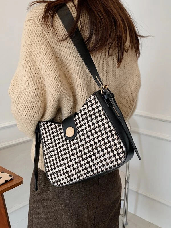 Ladies graphic shoulder bag