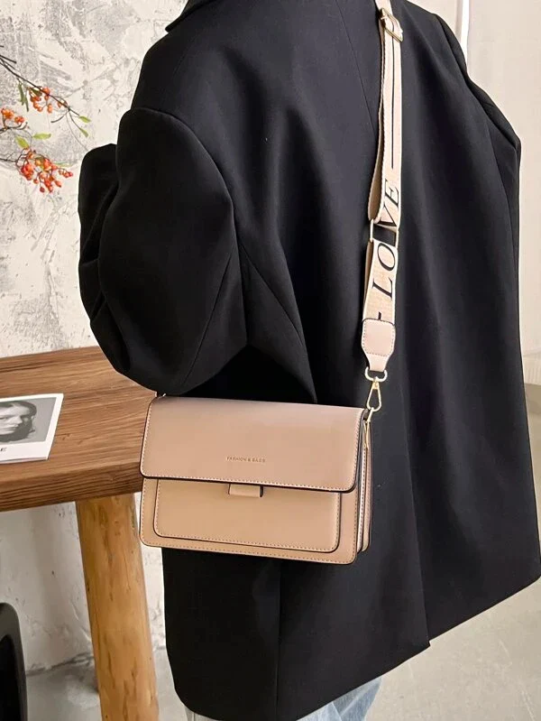 Ladies graphic flap messenger bag