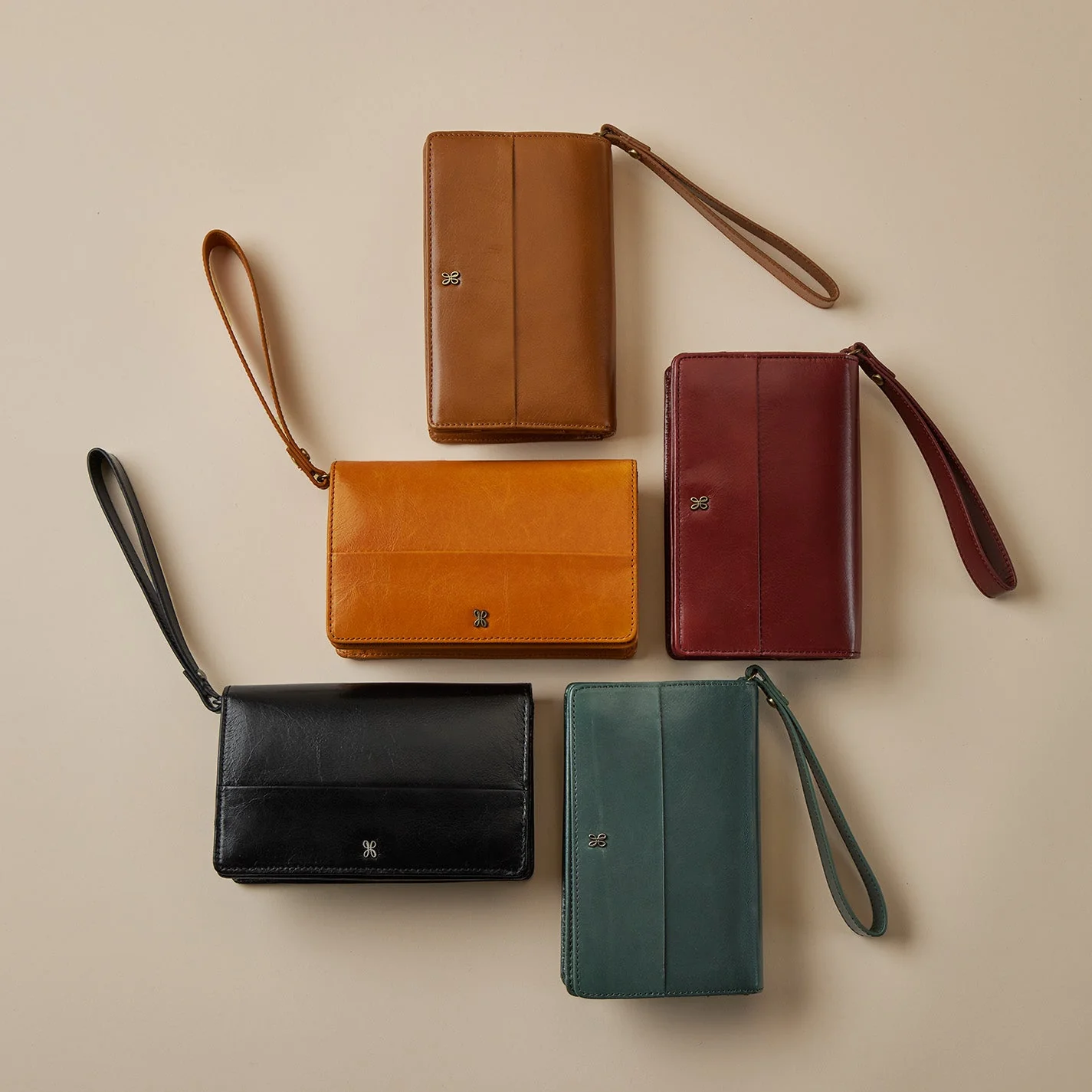 Jill Wristlet in Polished Leather - Truffle Black