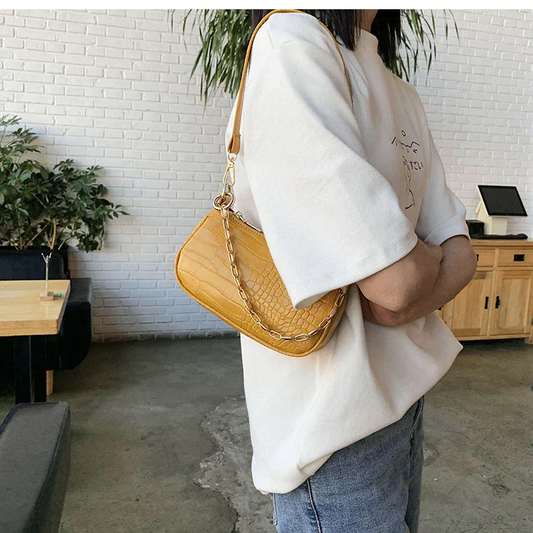 Ladies baguette shoulder bag