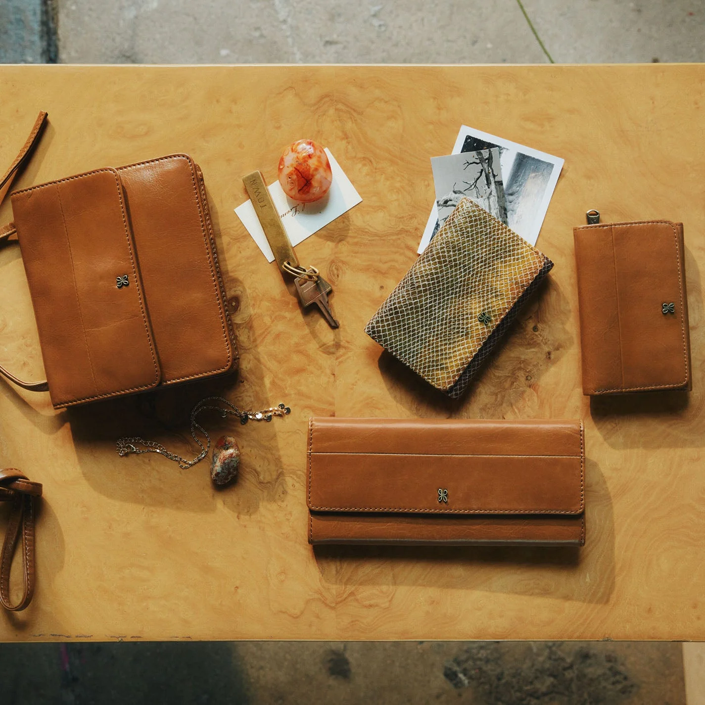 Jill Wallet Crossbody in Polished Leather - Truffle Black