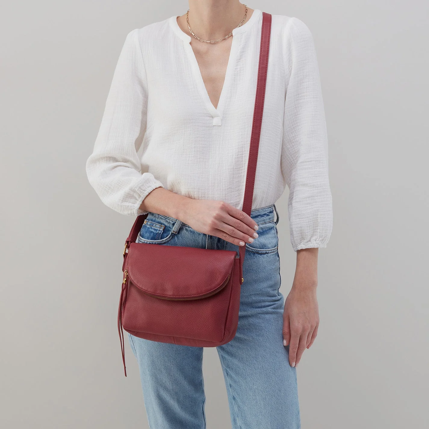 Fern Messenger Crossbody in Pebbled Leather - Red Pear Gold Leaf